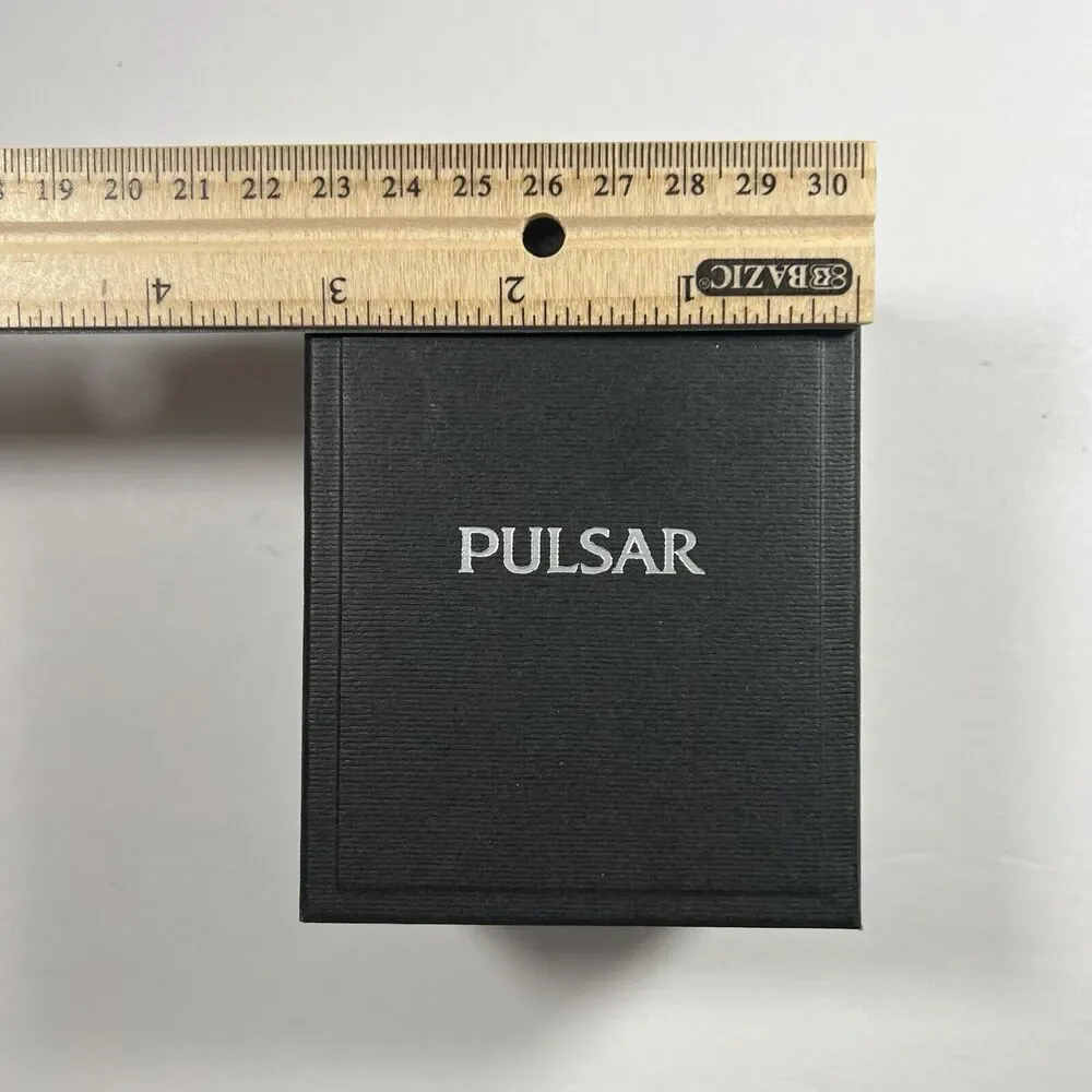 Men's Pulsar rectangular Watch Quartz. Mov't Japan VX32-X154 Gold Black date